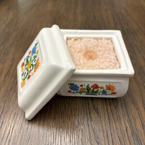 Vintage perfumed candle